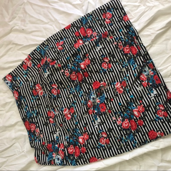 Floral Forever 21 Bodycon miniskirt - Picture 2 of 3